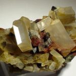 640px-Oligoclase-4jg47a
