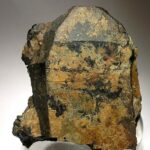 Gadolinite-(Y)-23904