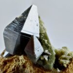 anatase___quartz___albite_baluchistan_pakistan_04__19x11x18_mm__2_2_g__795_-_kc_original