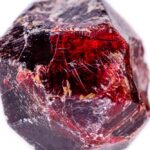 granat-nieobrobiony-mineral-granatu-60e5ac96881d26.34410100