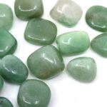 prirodni-zeleny-aventurin-tromlovany-nevrtany-kamen-19-30-x-18-28-x-10-24-mm
