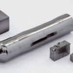 Tantalum_single_crystal_and_1cm3_cube
