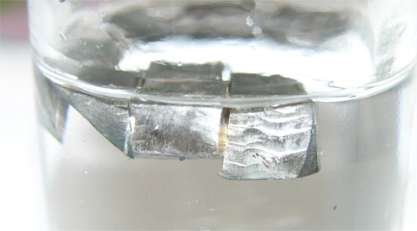 Lithium v parafínu