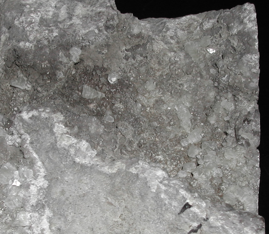 Weloganit – Na2(Sr,Ca)3Zr(CO3)6·3H2O